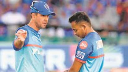 మొన్న గదిలోకి ఏకాంతంగా రమ్మన్నాడు.. ఇప్పుడేమో..! పృథ్వీ షా పై ఢిల్లీ హెడ్ కోచ్ ఆసక్తికర వ్యాఖ్యలు