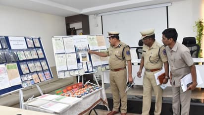 హైదరాబాద్ లో నకిలీ భూ పత్రాల దందా.. 9 మంది అరెస్టు.. భారీగా డబ్బు, స్టాంపులు, నకిలీ పత్రాలు స్వాధీనం