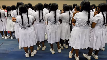 टीचर ने 7 छात्राओं को दी ऐसी सजा, एक के बाद एक कर सब हुईं बेहोश, मचा हड़कंप 