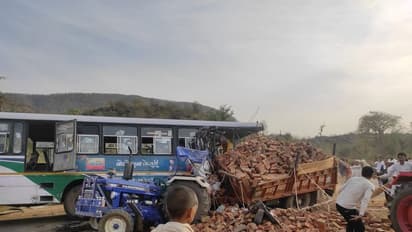 अलवर में रोडवेज बस और ट्रैक्टर-ट्राली में जोरदार भिड़ंत, 3 मौत, 26 घायल