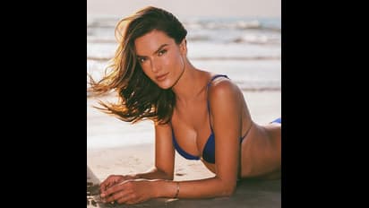 মাত্র ১১ বছরে বয়সে কসমেটিক সার্জারি করান, জেনে নিন কেমন ছিল আলেসান্দ্রা অ্যামব্রোসিওর কেরিয়ার