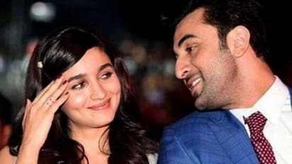 बप्पा के आशीर्वाद से शुरू होगी आलिया-रणबीर कपूर की शादी की रस्में, फिर अदाकारा के हाथों में रचेगी मेहंदी