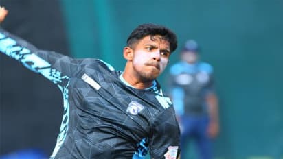 कौन है IPL 2022 बेंगलुरु के मुंह से जीत छीनने वाले महीष तीक्षणा, डेब्यू मैच की पहली बॉल पर लिया था विकेट