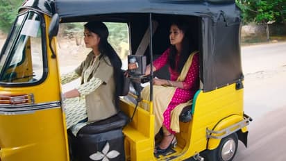 Karthika Deepam: శౌర్య కంట పడిన సౌందర్య.. ఒకే చోటకు చేరిన డాక్టర్ బాబు ముగ్గురు పిల్లలు!