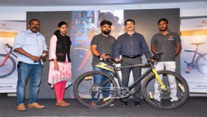 Foldable e-Bicycle: సైక్లింగ్ చేయొచ్చు.. మడత పెట్టేయొచ్చు.. ఈ ఎలక్ట్రిక్ సైకిల్ చూశారా..!