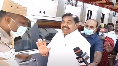 இது உங்கள் கார் இல்லை... உதயநிதி காரில் தவறுதலாக ஏற முயன்ற எடப்பாடி பழனிசாமி..!