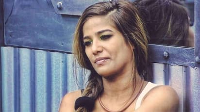 Lockupp में पूनम पांडे ने की इस कंटेस्टेंट की बेइज्जती, जेल से बाहर आने के बाद एक्टर ने यूं दिया करारा जवाब