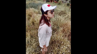 கவர்ச்சியுடன் புத்தகம் வாசிக்கும் அமலா பால்..கிளாமர் போட்டோக்களை வைரலாக்கும் ரசிகர்கள்..