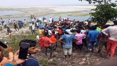 कुशीनगर हादसा: खेत की कटाई के लिए जा रहे थे लोग, नाव में छेद होने के बाद भरने लगा पानी और डूब गए सभी