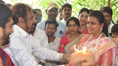 அமைச்சராக பொறுப்பேற்றார் நடிகை ரோஜா.. எம்.எல்.ஏ முதல் அமைச்சர் வரை அரசியல் பயணம் !