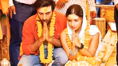 इस दिन होगी आलिया रणबीर की शादी, कृष्णा राज बंगले से नाचते-गाते यहां पहुंचेगी बरात