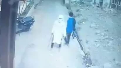 मध्य प्रदेश के खरगोन दंगे का CCTV फुटेज आया सामने, दंगाई तलवार लहराते दिखे, खुद देखिए हिंसा के बीच का यह Video
