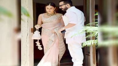 आलिया-रणबीर की शादी में ट्रांसपेरेंट साड़ी पहन पहुंची करीना कपूर, सैफ की नहीं हट रही थी उनसे निगाहें 