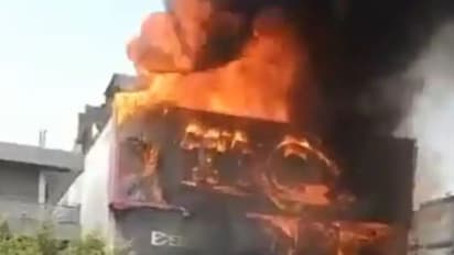 Breaking: டெல்லியின் பிரபல உணவகத்தில் பயங்கர தீவிபத்து… தீயணைக்கும் பணி தீவிரம்!!