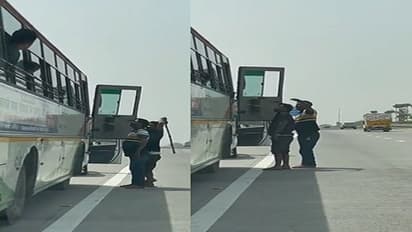 ग्रेटर नोएडा में बस रोककर ड्राइवर पर ताबड़तोड़ बरसाई गई लाठियां, सरेआम दबंगई का वीडियो हो रहा वायरल