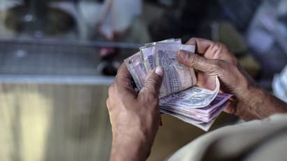 தாலுக்கா ஆபிசுக்கு மாறுவேடத்தில் சென்ற வருவாய் ஆணையர்.. கையும் களவுமாக சிக்கிய அதிகாரிகள்.. சஸ்பெண்ட்.