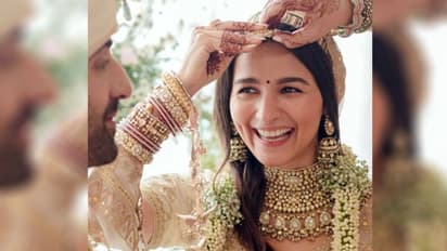 आलिया को 'सांवरिया' ने दिया अनमोल तोहफा, एक्ट्रेस के हाथों में दिखी रणबीर के प्यार की सबसे खूबसूरत निशानी