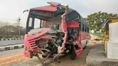 Andhra News: ఎన్టీఆర్ జిల్లాలో బస్సు ప్రమాదం...15మందికి గాయాలు, ముగ్గురి పరిస్థితి విషమం