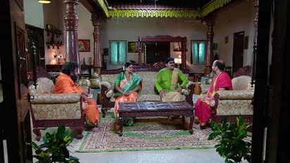 Janaki Kalaganaledu: జానకిపై మల్లిక పగ.. తల్లి చెప్పులకు దండం పెట్టి ఆశీర్వాదం తీసుకున్న రామచంద్ర!