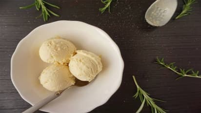 आइसक्रीम खाने का है मन, लेकिन नहीं है फ्रिज, तो टेंशन ना लें इस तरह बिना फ्रीज के 5 मिनट में जमाएं Ice Cream