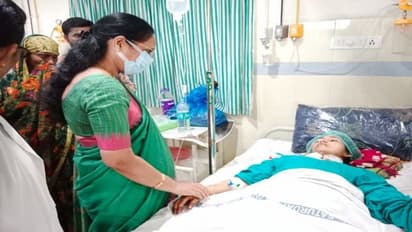 AP News: నడిరోడ్డుపైనే యువతి గొంతుకోసిన ప్రియుడు... సత్తెనపల్లి ఘటనపై మహిళా కమీషన్ ఛైర్ పర్సన్ సీరియస్