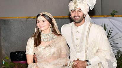 शादी में हर पल रणबीर कपूर ने पापा ऋषि कपूर को रखा अपने साथ, जानें एक्टर ने ऐसा क्या किया स्पेशल