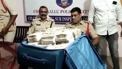 AP News: హైదరాబాద్ నుండి కాకినాడకు... ఆర్టిసి బస్సులో పట్టుబడ్డ కోట్లకొద్ది నోట్ల కట్టలు