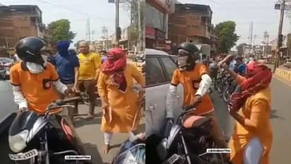 जबलपुर में युवती की दबंगई : डिलीवरी बॉय को सरेराह पीटा, गालियां दी, लात मारी, जरा सी बात पर गुस्से से हुई लाल