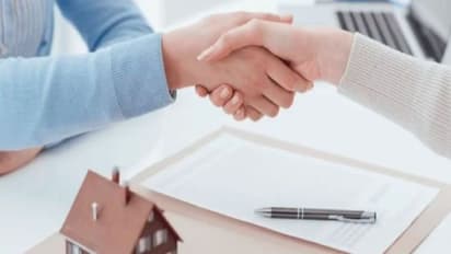 Management: महंगाई के इस दौर में घर चलाना और बचत भी करना कैसे हो सकता है आसान, बस फॉलो किजिए ये जरूरी टिप्स