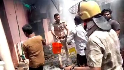 Love Jihad ಹಿಂದೂ ಹುಡುಗಿ ಪ್ರೀತಿಸಿ ಕಿಡ್ನಾಪ್ ಆರೋಪ, ಎರಡು ಮುಸ್ಲಿಮ್ ಮನೆಗೆ ಬೆಂಕಿ!