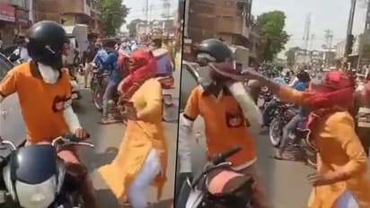 Watch woman beats up food delivery boy with the shoe