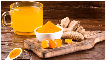 Acne Solution : മുഖക്കുരു മാറാൻ മ‍ഞ്ഞള്‍ സഹായകമോ? അറിയാം...