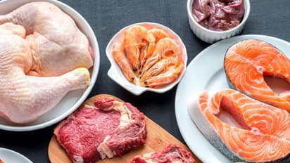 ഈസ്റ്റർ ആഘോഷിക്കാൻ മലയാളി; കോഴിയിറച്ചിക്ക് റെക്കോർഡ് വില, മത്സ്യ മാംസ വില കുതിക്കുന്നു