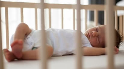 ভুলেও সদ্যোজাত সন্তানকে নিয়ে এক বিছানায় শোবেন না, বাবা-মায়ের এই স্নেহ কারণ হতে পারে মৃত্যুর 