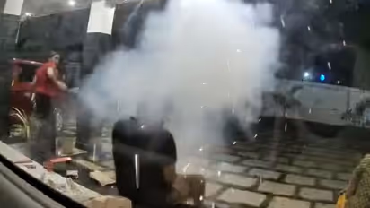 Viral Video : ആഘോഷങ്ങള് ഇങ്ങനെയാകല്ലേ; പടക്കം പൊട്ടിക്കുന്നതിനിടെ അപകടം, വീഡിയോ...