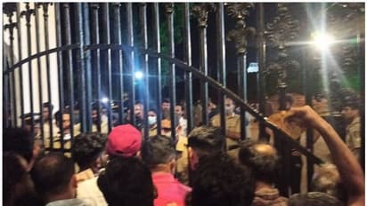 ടിക്കറ്റെടുത്തിട്ടും സന്തോഷ്‌ട്രോഫി ഫൈനൽ മത്സരം കാണാൻ പറ്റാത്തവർക്ക് നഷ്ടപരിഹാരം, 10,000 രൂപ നൽകാൻ ഉത്തരവ്