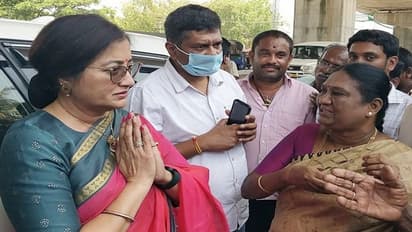 Mandya Politics: ರಾಜಕೀಯ ಪಕ್ಷ ಸೇರಲು ಆತುರ ಮಾಡಲ್ಲ: ಸಂಸದೆ ಸುಮಲತಾ