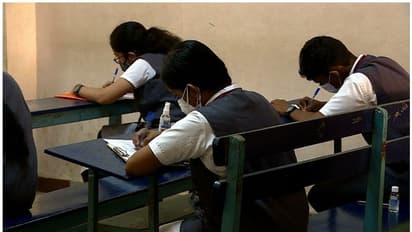 വിദ്യാര്‍ത്ഥികളുടെ ബസ് യാത്ര:  ആര്‍.ടി.ഒ സാക്ഷ്യപ്പെടുത്തിയ കണ്‍സഷന്‍ കാര്‍ഡുകള്‍ നിര്‍ബന്ധമാക്കും