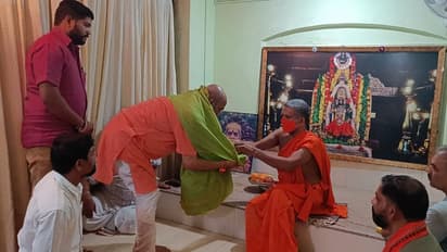 ಮುಸ್ಲಿಂ ವ್ಯಾಪಾರಿಗಳ ಬಗ್ಗೆ ತಮ್ಮ ಖಡಕ್ ನಿಲುವು ಪ್ರಕಟಿಸಿದ್ದ ಶ್ರೀಗಳಿಗೆ ಮುತಾಲಿಕ್ ಅಭಿನಂದನೆ