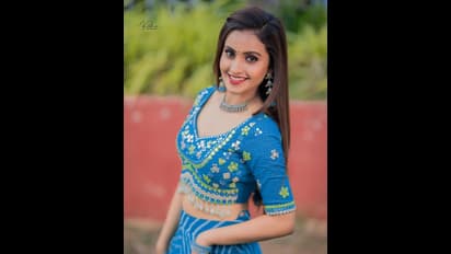 Deepika Pilli Pics : నాట్య మయూరిలా మైమరిపిస్తున్న దీపికా పిల్లి.. అందచందాలతో కుర్రాళ్ల మతిపోయేలా ఫోజులు..