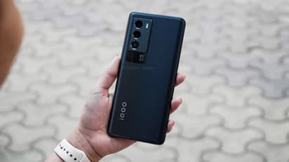 iQOO 9 SE Review : यहां जाने 5 पॉइंट में की इस स्मार्टफोन को  लेना क्या एक अच्छा ऑप्शन है ?