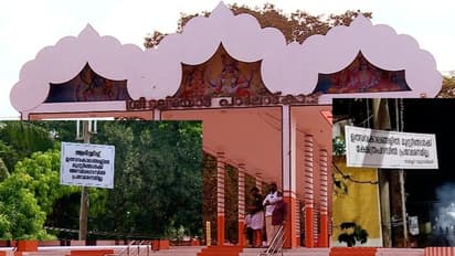 Malliyottu Palottu Kavu : മുസ്ലിങ്ങൾക്ക് വിലക്കേർപ്പെടുത്തി ഉത്സവ പറമ്പില് ബോര്ഡ്; പ്രതിഷേധം ശക്തം