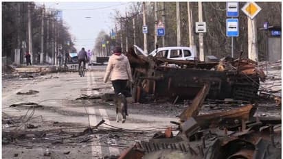 യുക്രൈനില് ബോംബാക്രമണം തുടർന്ന് റഷ്യ; അഞ്ചുപേർ കൊല്ലപ്പെട്ടു, പലായനം ചെയ്തവര് യുക്രൈനിലേക്ക് മടങ്ങുന്നു
