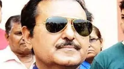 उत्पात मचा रहे थे पूर्व DGP साहब, खानी पड़ी हवालात की हवा, पहले भी गुंडागर्दी के चक्कर में फंस चुके हैं