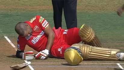 मैच के दौरान खिलाड़ी के प्राइवेट पार्ट पर पड़ी ऐसी गेंद की जमीन पर चित हो गया, 10 मिनट तक रुका रहा खेल