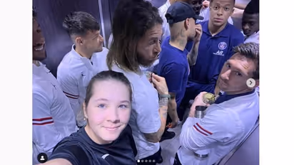 Young golfer runs into PSG stars in an elevator; selfie sends wave of envy