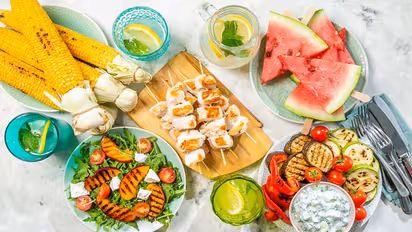 మండుతున్న ఎండల్లో మిమ్మల్ని చల్లగా ఉంచే సూపర్ ఫుడ్స్..!