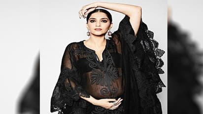 ওজন বেড়েছে দ্বিগুণ, ঠিকরে বেরোচ্ছে মাতৃত্বকালীন আভা, বেবি বাম্প ধরে মিরর সেলফিতে পোস্ট সোনমের