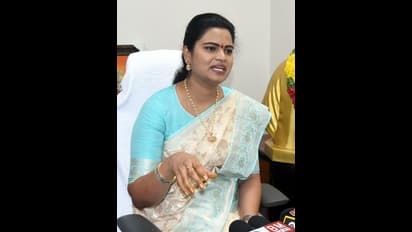 బీసీలకు ద్రోహం చేశారంటూ చంద్రబాబు పై మంత్రి విడదల రజిని ఫైర్