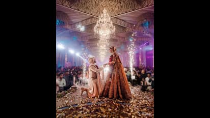 ಗಾಯಕ ಮಿಲಿಂದ್ ಮತ್ತು- ಪ್ರಿಯಾ ಬೆನಿವಾಲ್ ರಾಯಲ್ ಮದುವೆಗೆ 'ವಾವ್' ಎಂದ ಫ್ಯಾನ್ಸ್ 